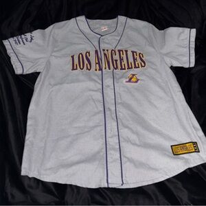 Los Angeles NBA Baseball-Style Top in Light Gray with Purple Trim